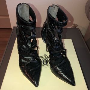 Women black heel. Size 7